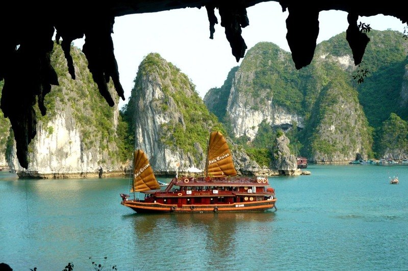 Paradise Cruise Hanoi