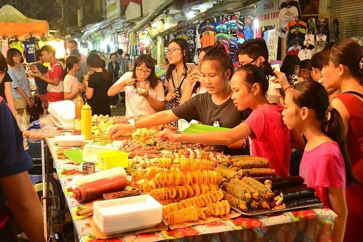 Where to Eat in Hanoi at Night: Evening Street Food Tour Guide