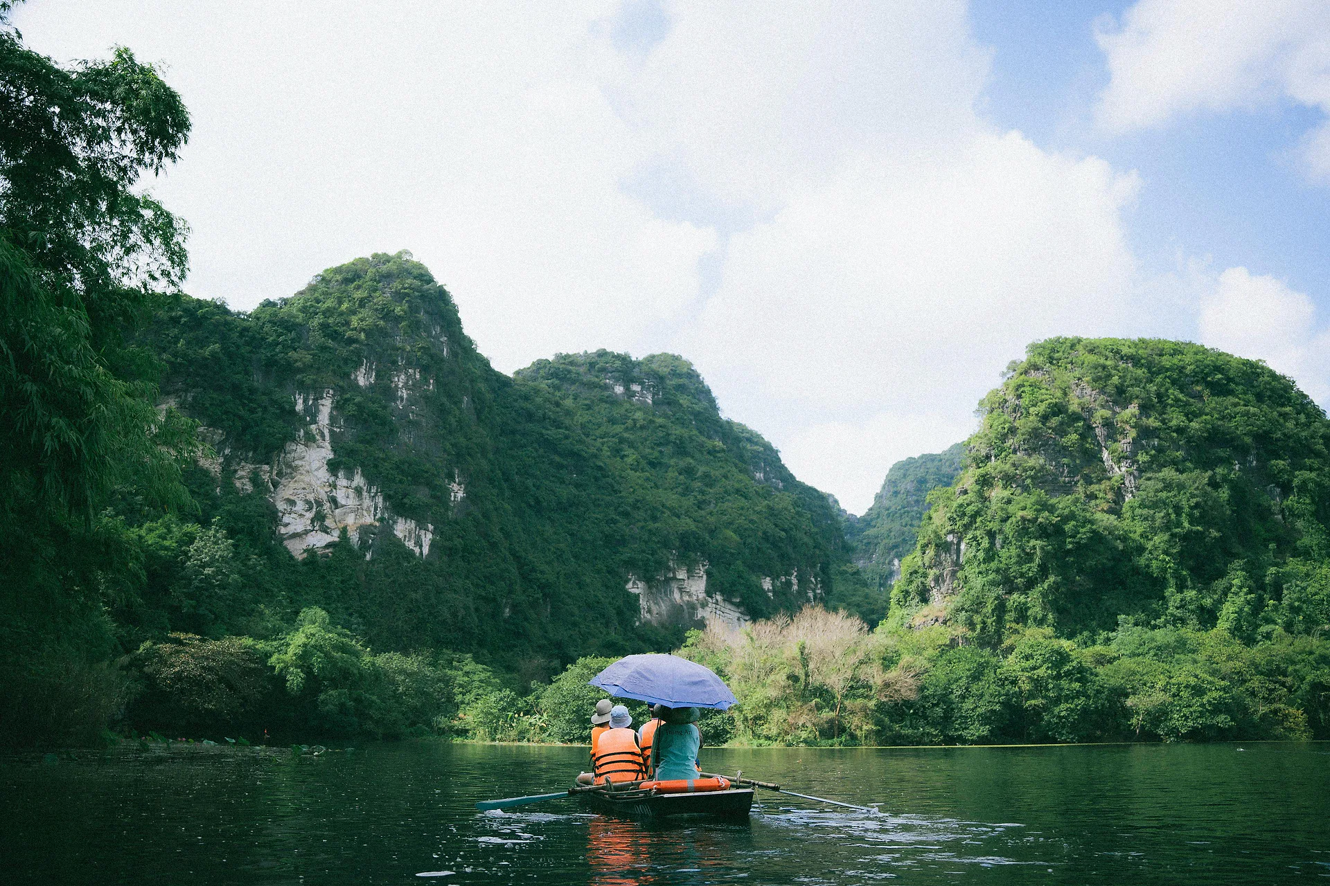Ninh Binh Excursion: Phat Diem Catholic Capital & Galaxy Cave – 01 Day