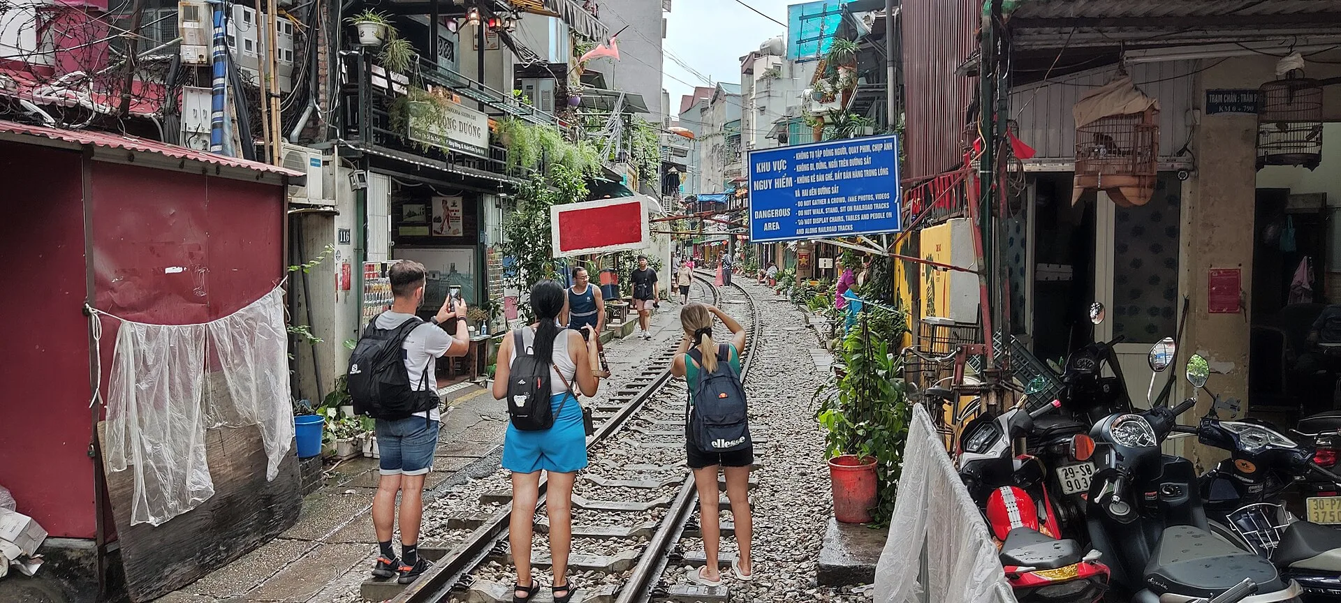 Hanoi Cyclo and Water Puppet Show with Dinner