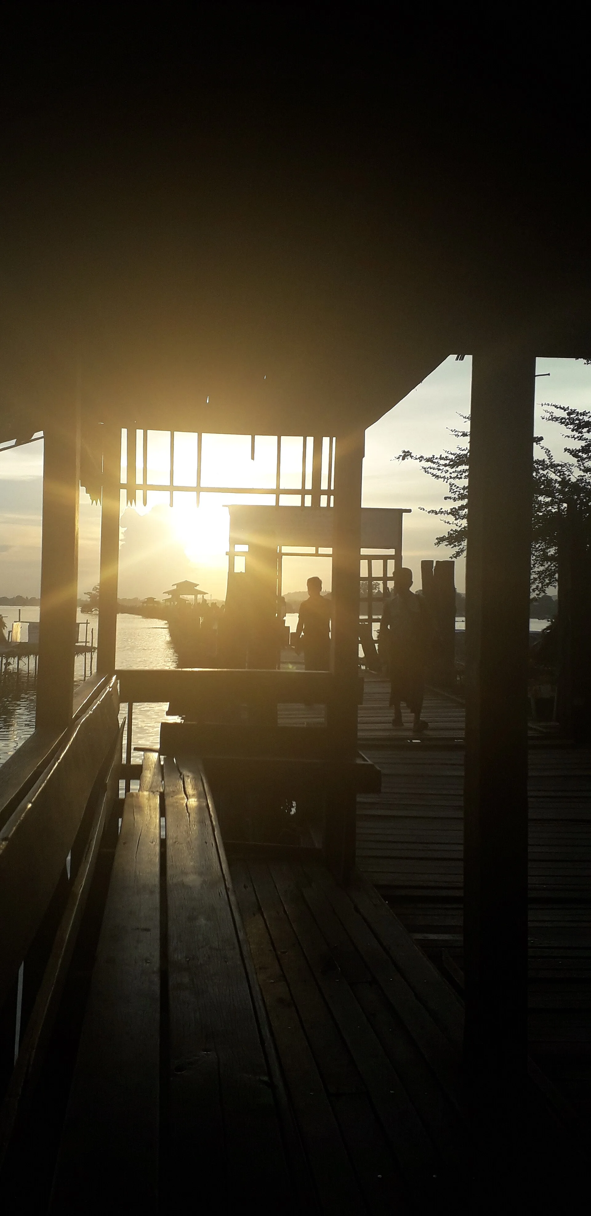 Relaxing and Discovering Myanmar 14 days