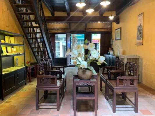 Contemplate the architecture of Ma Mat Ancient House