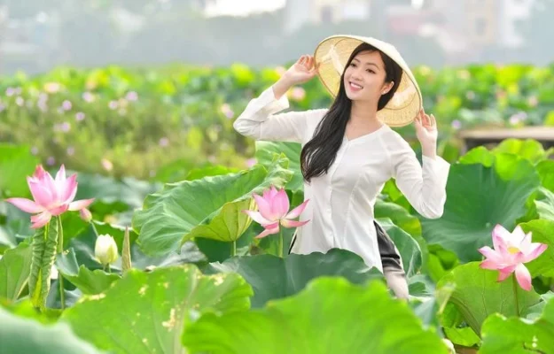Take Photos with the Lotus Pond