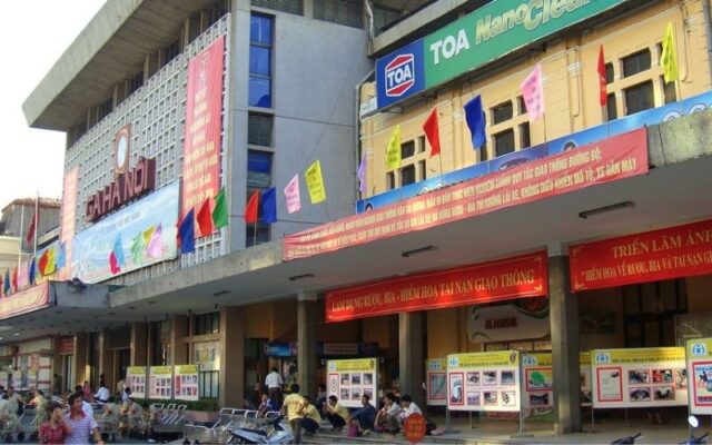 The departure time of train lines at Hanoi Railway Station