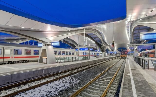 Transportation to and from this train Station