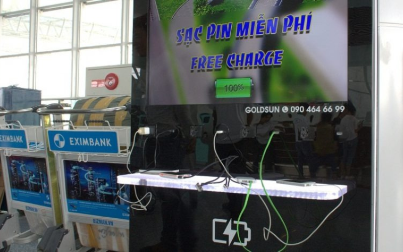 Free battery charging station