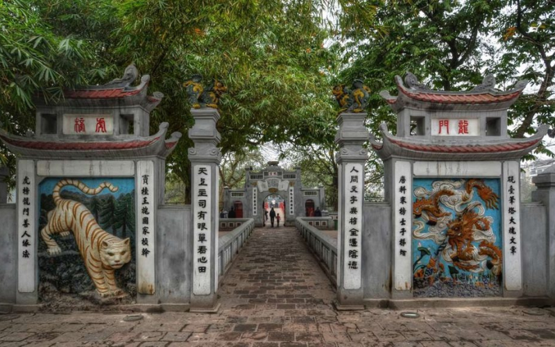 Long Mon Ho Bang Gate