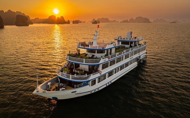 Swan Cruise Hanoi