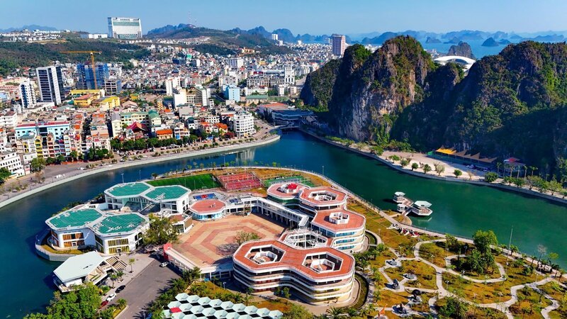 Taxi from Hanoi to Halong Bay