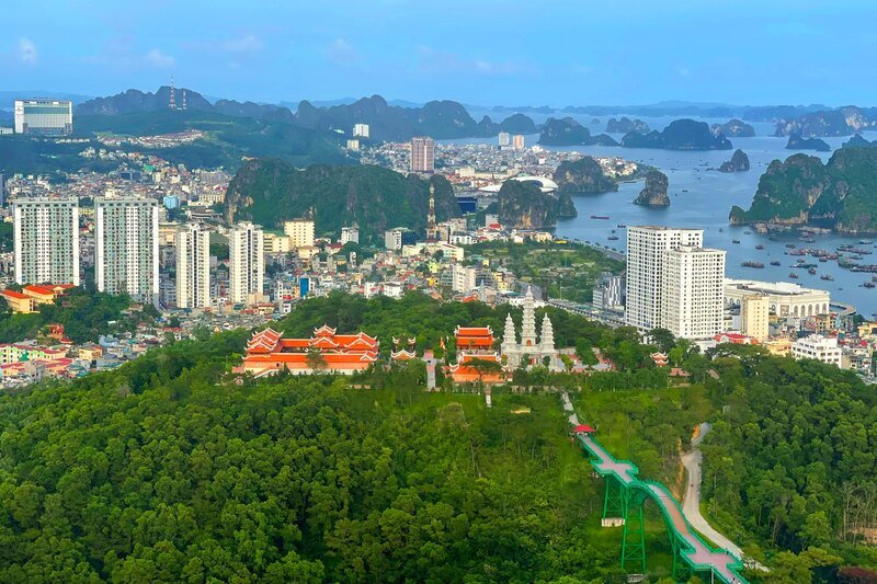 Taxi from Hanoi to Halong Bay