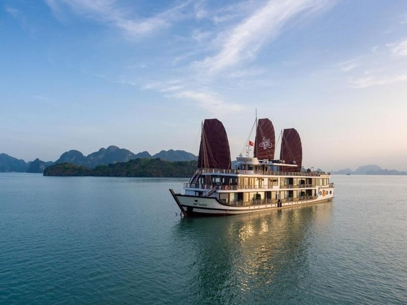 Tour Hanoi Halong
