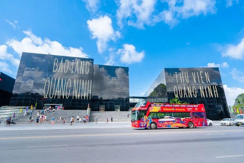 Transport from Hanoi to Halong Bay