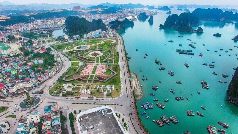 Transport from Hanoi to Halong Bay