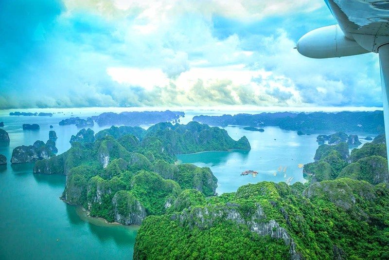 Transport from Hanoi to Halong Bay