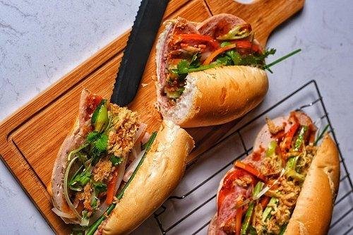 Hanoi banh mi vendor preparing sandwiches at night