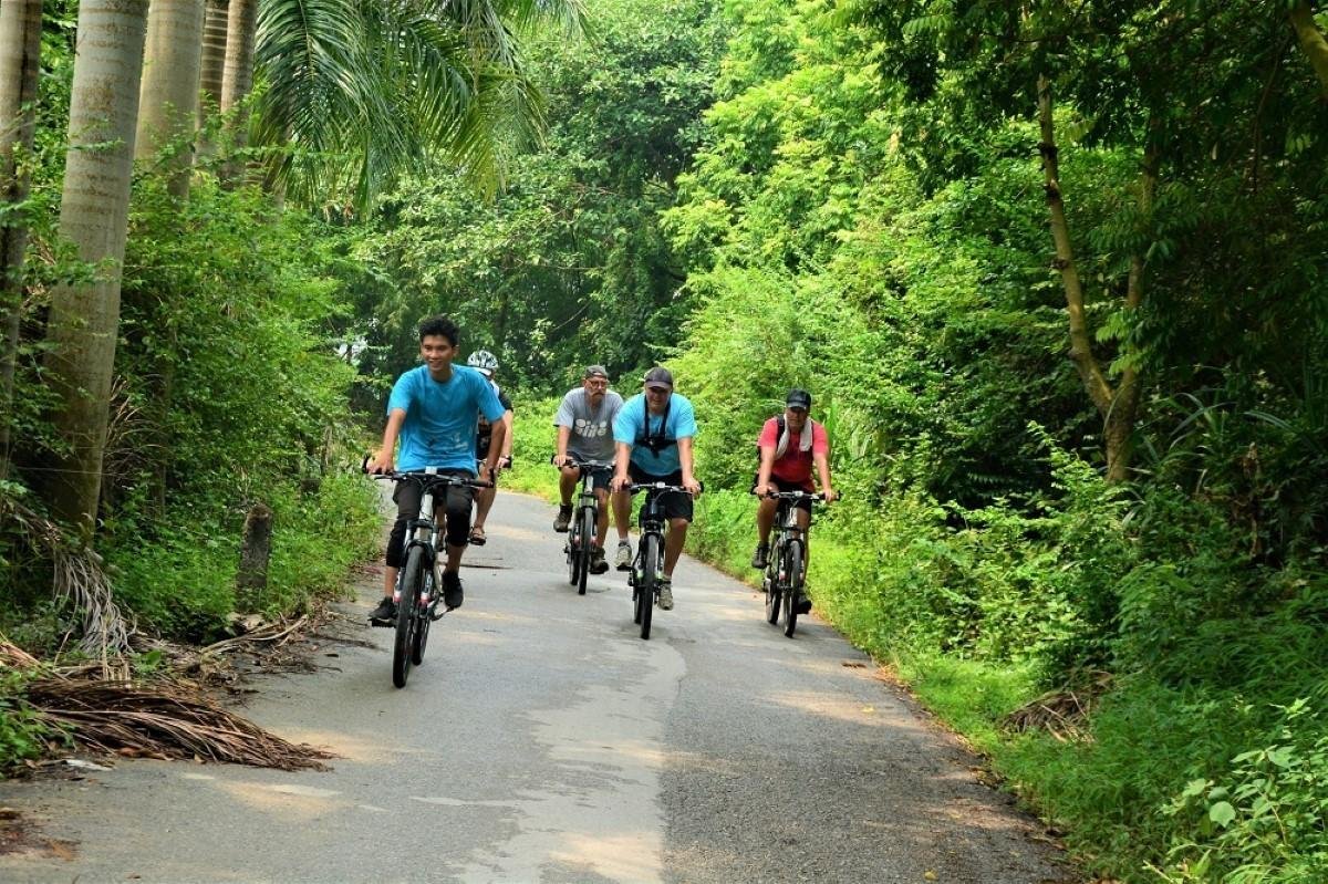 Co Loa Ancient Citadel countryside cycling route