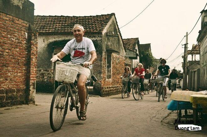 Cyclists on country paths near Duong Lam Ancient Village