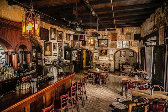Romantic evening dining scene in French Quarter with colonial architecture
