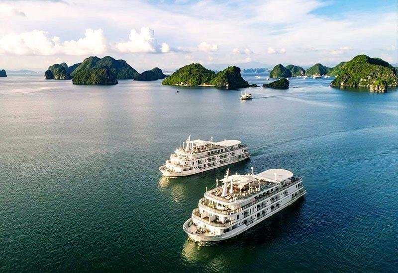 Backpackers enjoying a cruise in Ha Long Bay, Vietnam