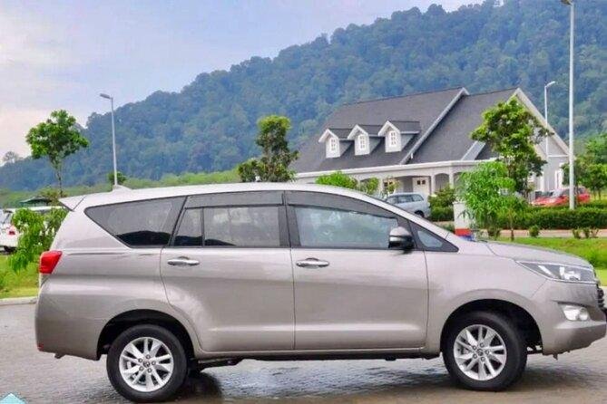 Private car transfer from Noi Bai Airport to Hanoi Old Quarter