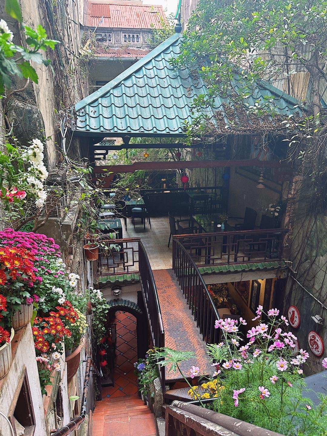 A hidden cafe with traditional Vietnamese decor in Hanoi Old Quarter