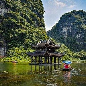 Local Vietnamese morning activities in Hanoi