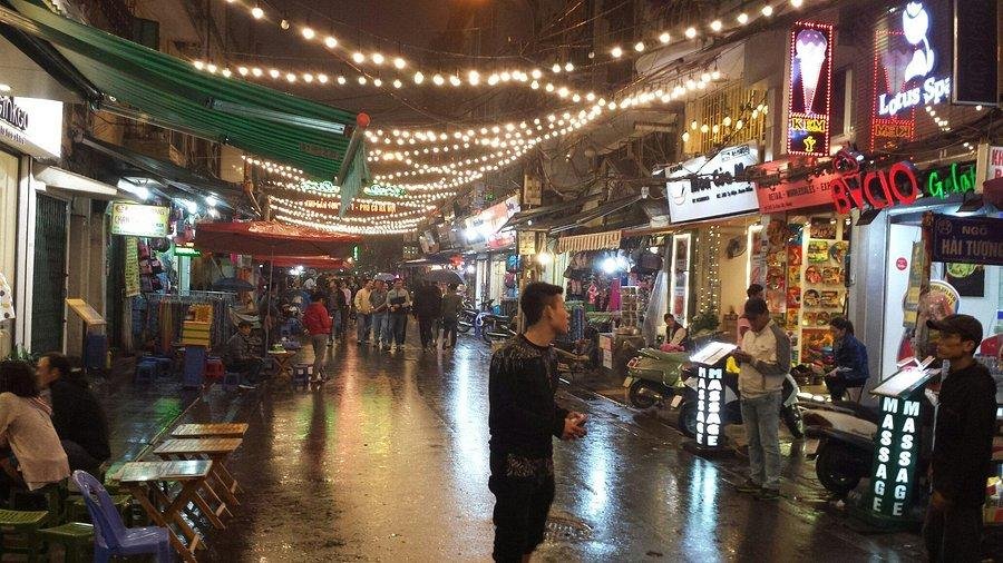 Hanoi night street view
