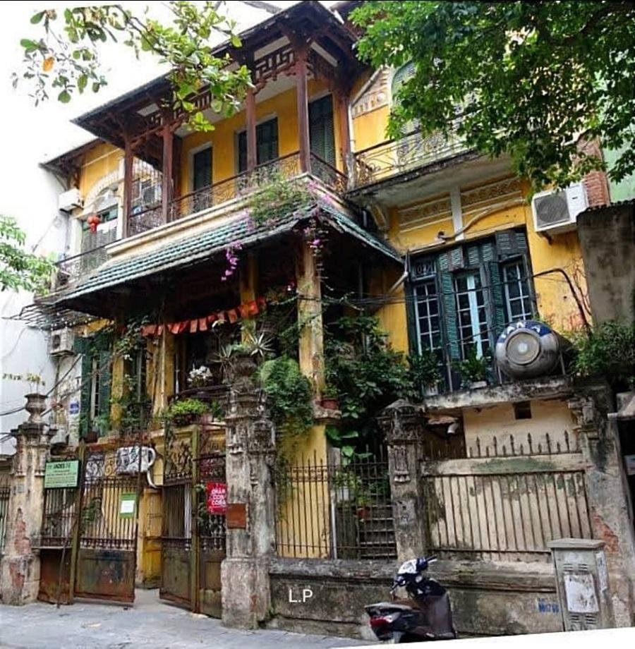 French colonial architecture blending with traditional Vietnamese buildings in Hanoi Old Quarter