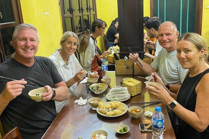 Proper etiquette while dining at Hanoi street food stalls