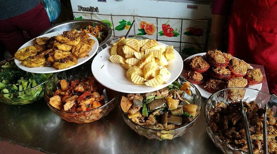 Traditional Buddhist vegan dishes at a Hanoi temple