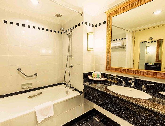 Prince Hotel Hanoi Bathroom
