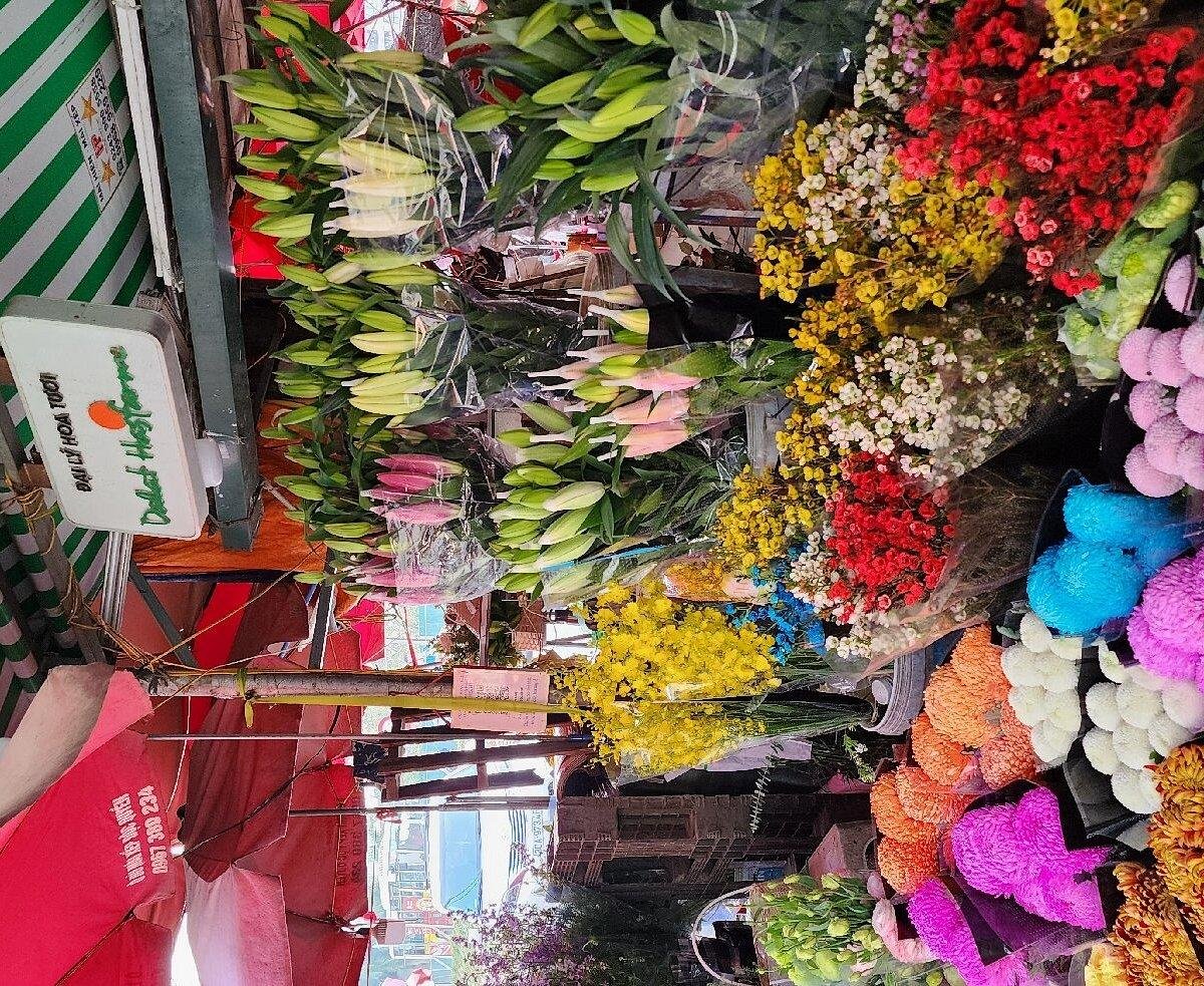 Quang Ba Flower Market Hanoi