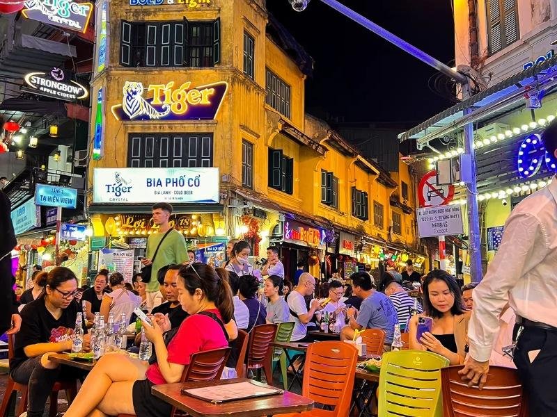 Evening scene at Ta Hien Beer Street with diners enjoying food and drinks