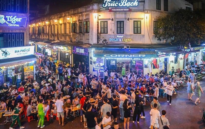 Ta Hien Beer Street at night with crowds and colorful lights