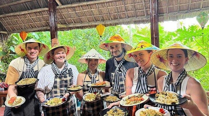 Travelers learning to cook vegetarian Vietnamese dishes