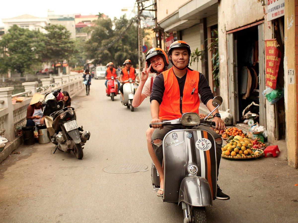Safety gear and accessories for vespa food tour