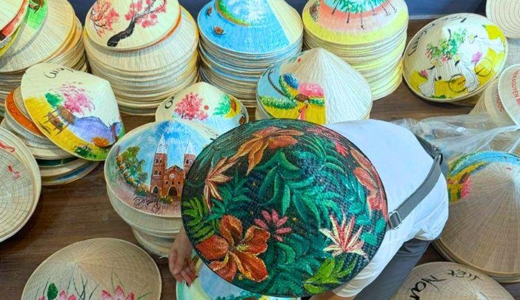 Display of popular Vietnamese souvenirs including conical hats and lacquerware