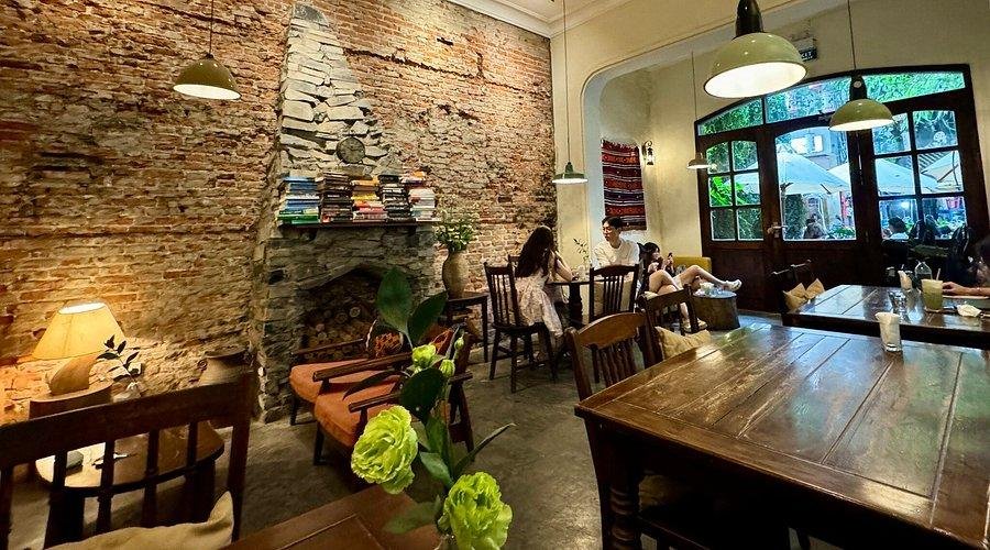 Cozy Western restaurant in Hanoi Old Quarter