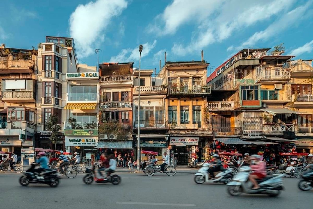 Hanoi ”gánh hàng rong” (street hawkers)