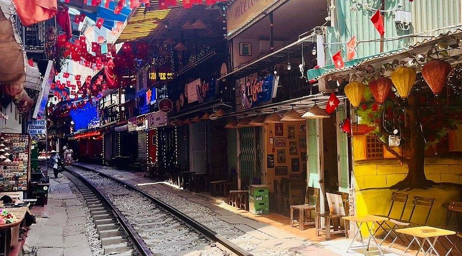 Train Street & Street Food Tour: A Unique Hanoi Experience