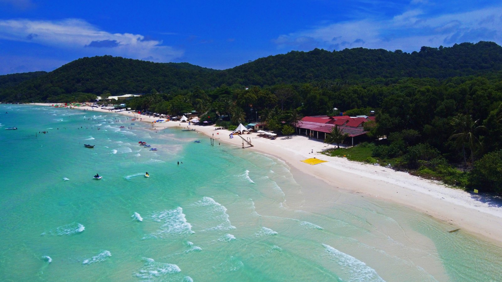 Crystal-clear turquoise waters and white sand at Bai Sao Beach, Phu Quoc Island