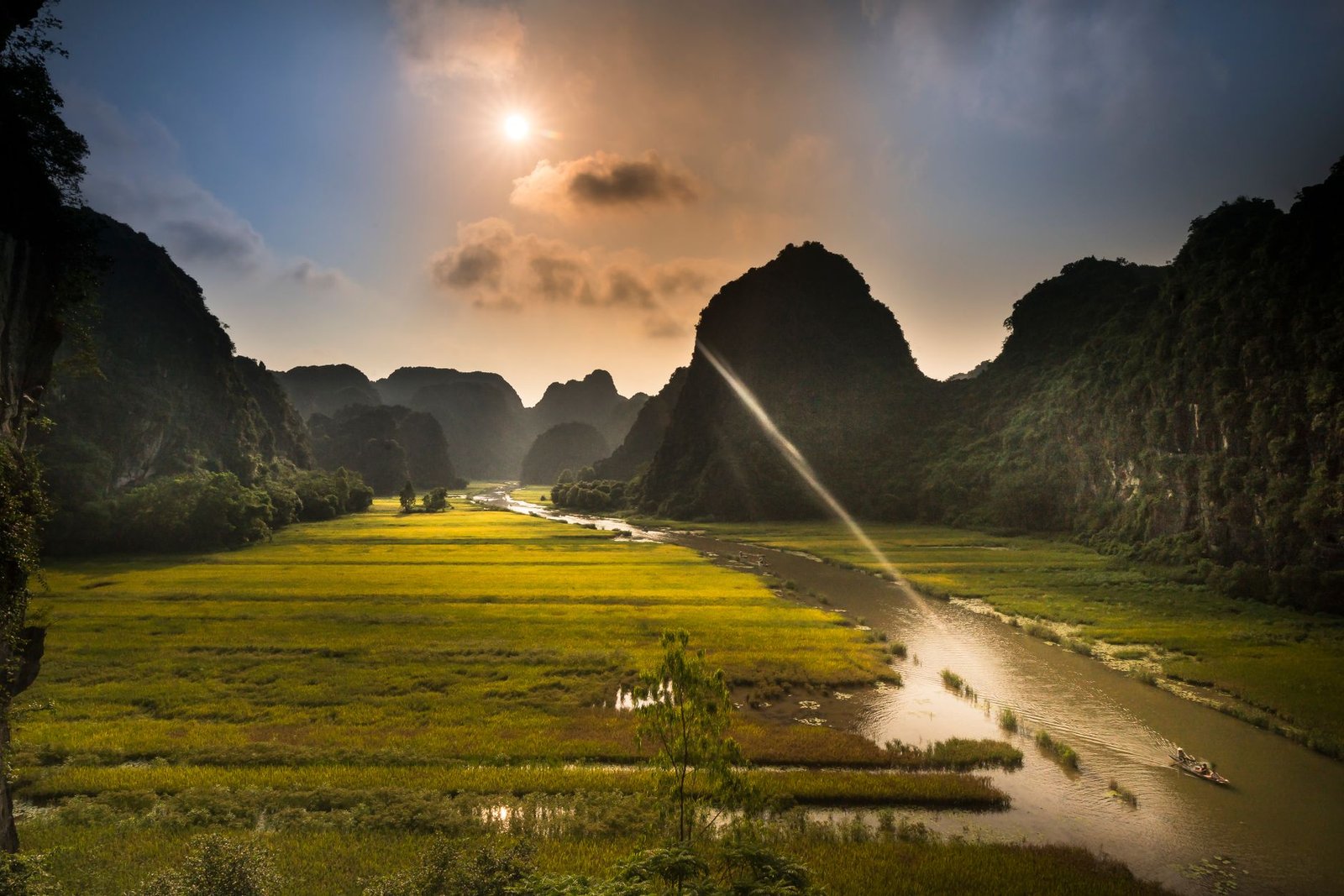 Best of Mai Chau – Pu Luong – Ninh Binh Private Tour (4 Days)