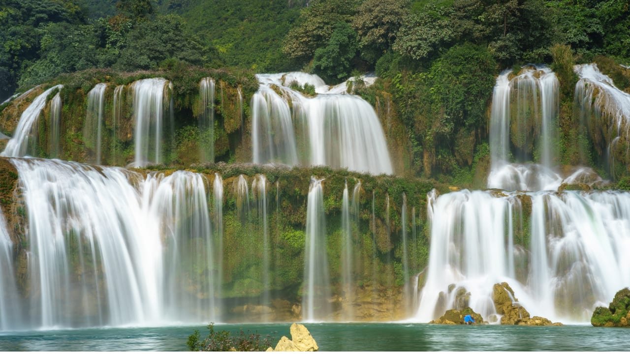 Palace Limousine: Hanoi – Cao Bang