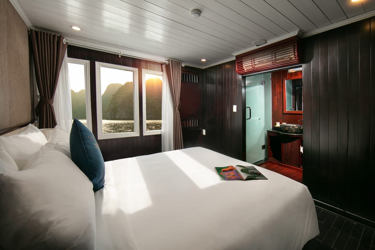 Limousine Bus Ninh Binh - Halong Bay