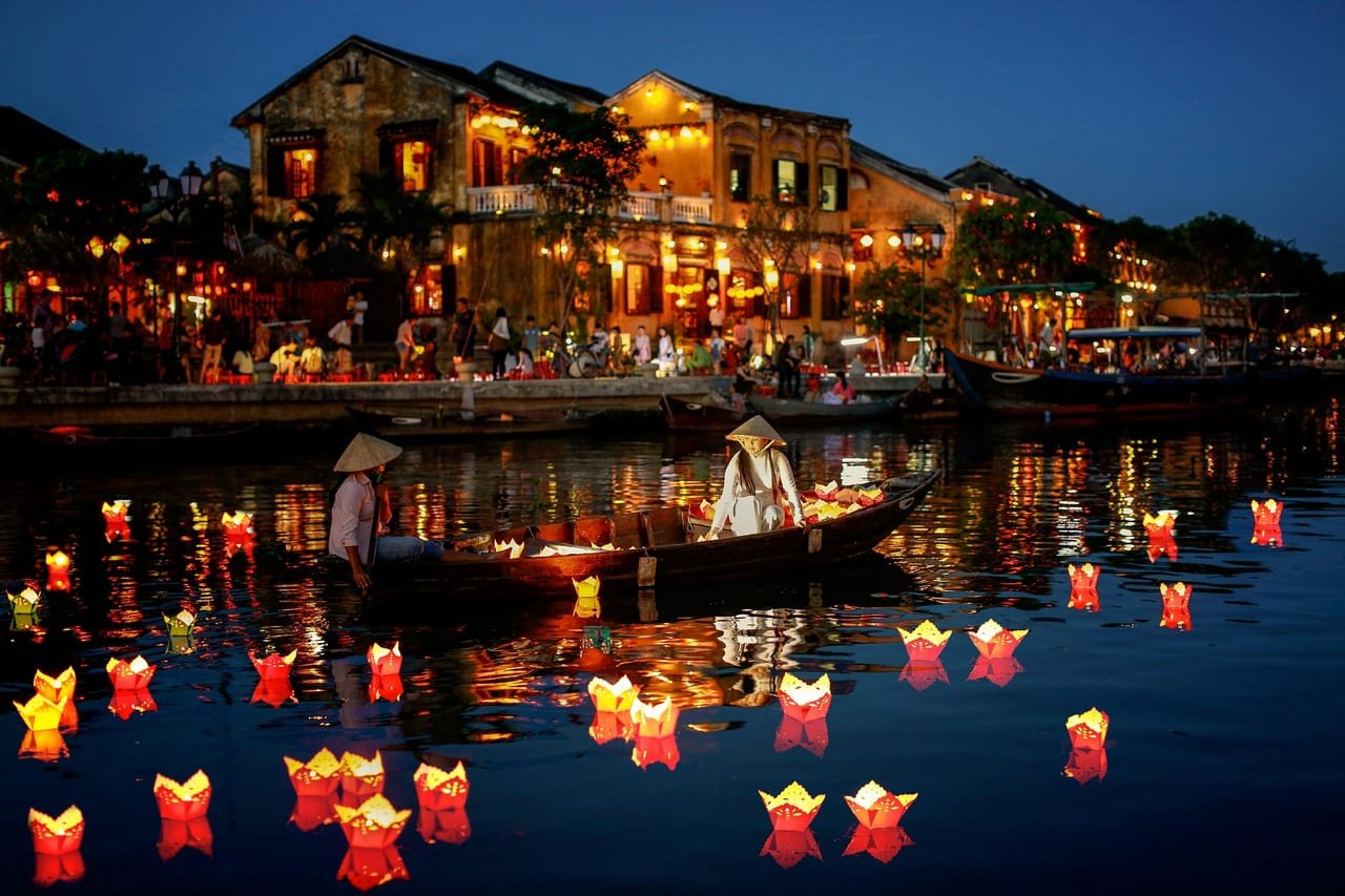 Hue City Tour From Hoi An and Da Nang - Group Tour
