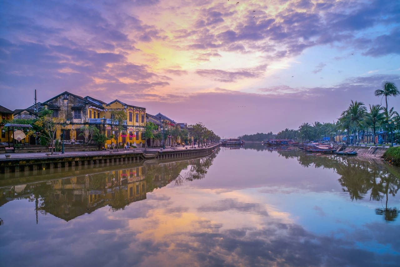Ba Na Hills and Golden Bridge - Daily Group Tour