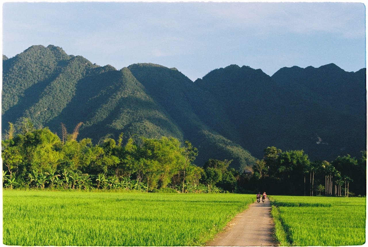 5-Day Authentic Northern Vietnam Tour: Da Bac – Mai Chau – Pu Luong – Ninh Binh – Hanoi