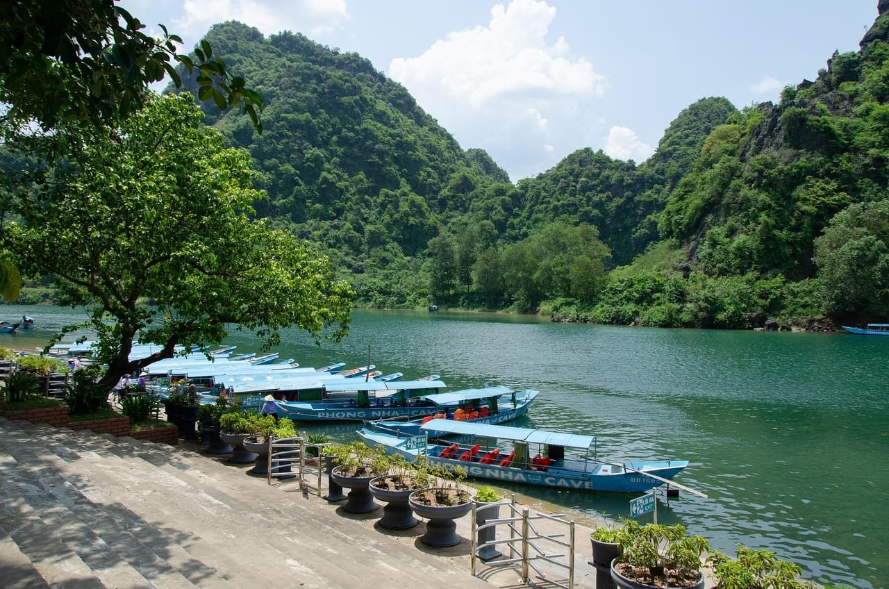 Hang Tien Exploration Tour (4 Days 3 Nights)