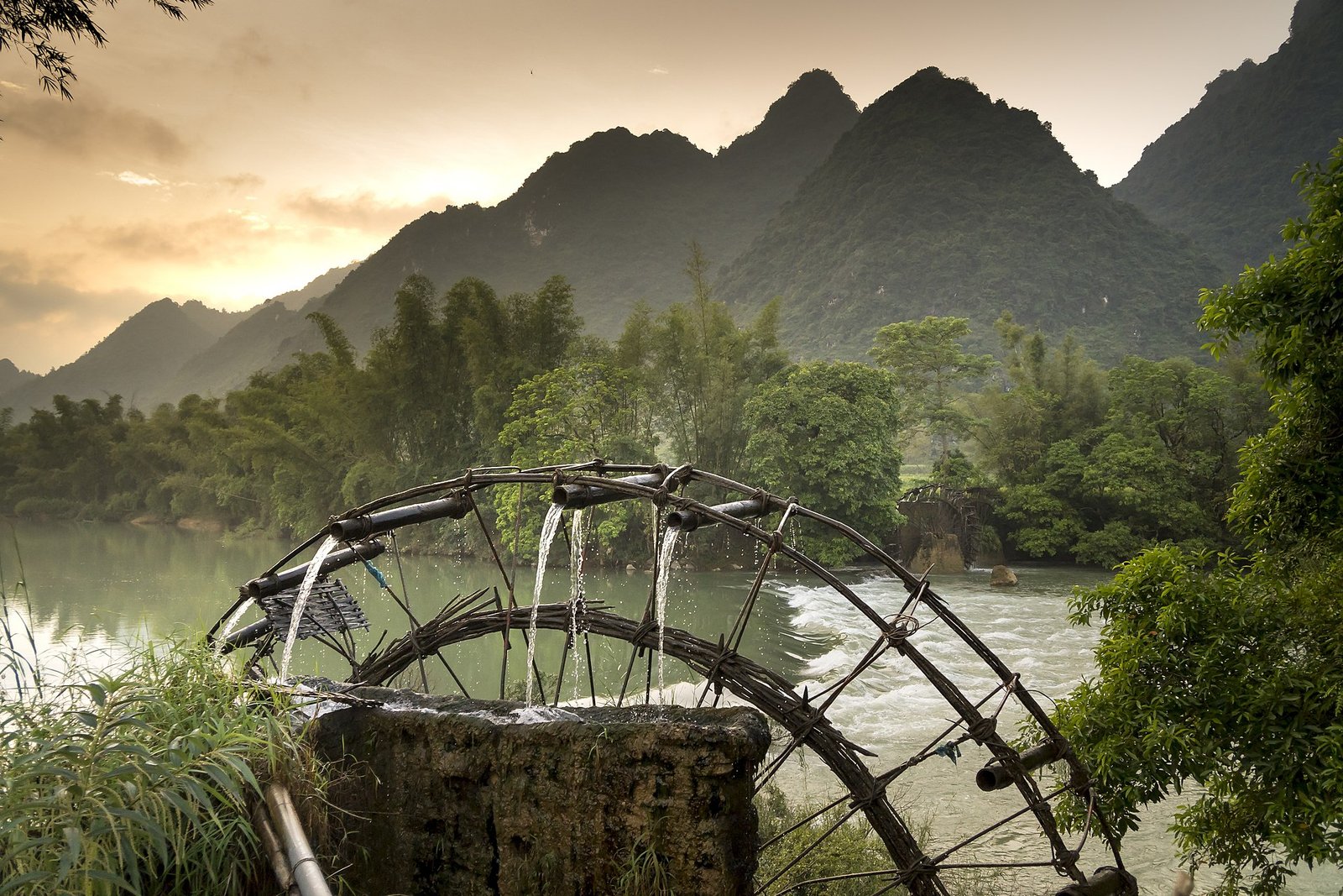 Exploring Countryside in Northern Vietnam - Mai Chau & Pu Luong 4 Days