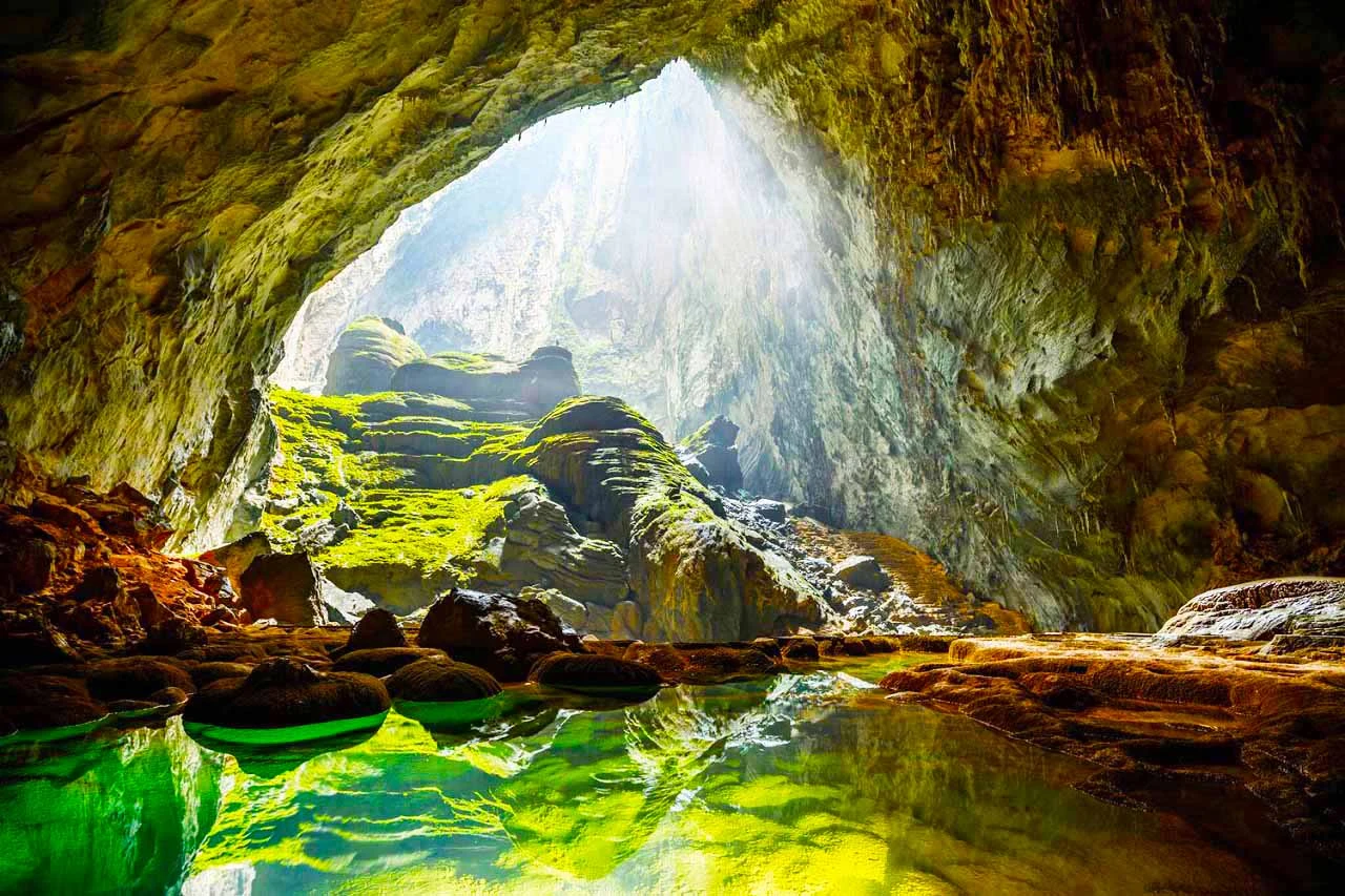 Famous Phong Nha Caves & the 17th Parallel (Quang Binh - Hue) - 03 Days